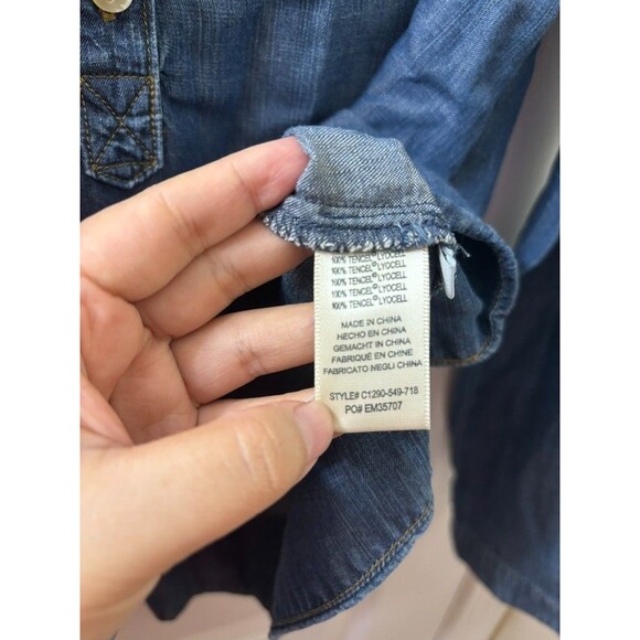 Cloth and Stone Anthropologie Denim Chambray V Neck Popover Shirt Blouse Size M - Picture 4 of 6